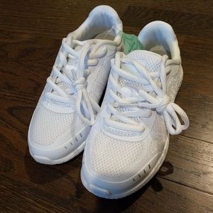 NWT BCG girls 13D white shoes